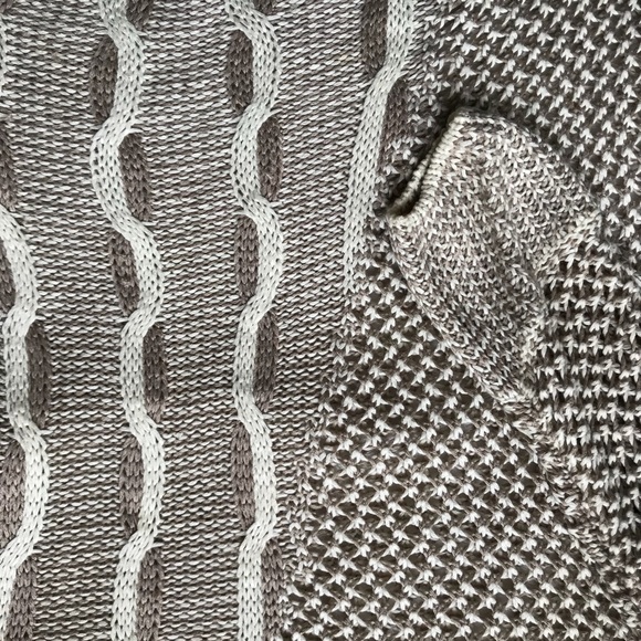 Knit sweater top 3/4 length sleeve S/M - Picture 2 of 3